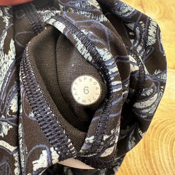 Lululemon Wunder Under Hi-Rise Navy Floral Leggings 6 - Picture 4 of 8